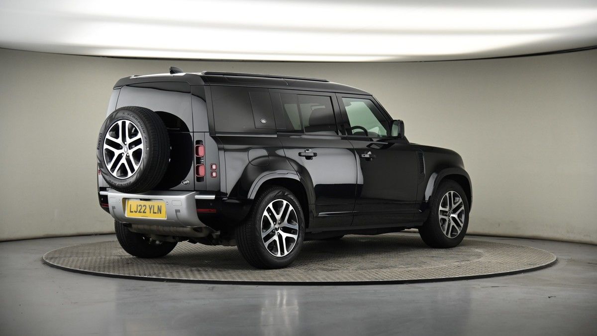 Land Rover Defender 110 Image 7
