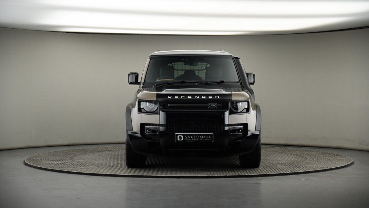Land Rover Defender 110 Image 18