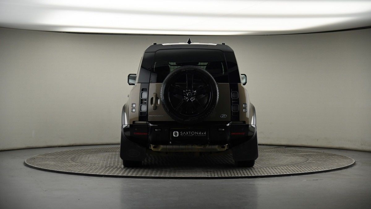 Land Rover Defender 110 Image 17