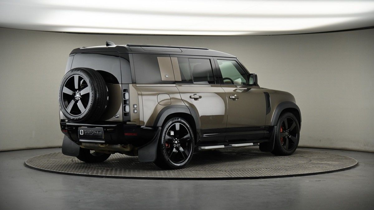 Land Rover Defender 110 Image 7