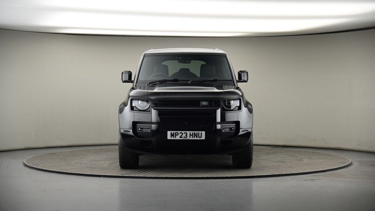 Land Rover Defender 110 Image 18