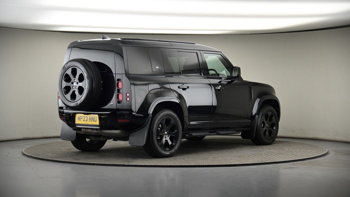 Land Rover Defender 110 Image 7