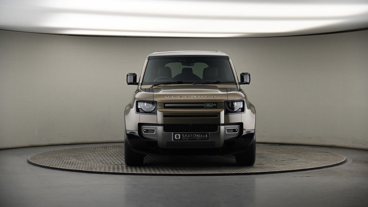 Land Rover Defender 110 Image 18