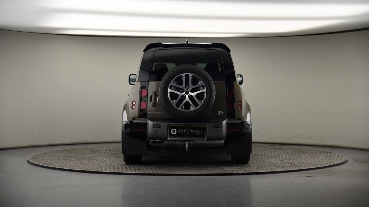 Land Rover Defender 110 Image 17