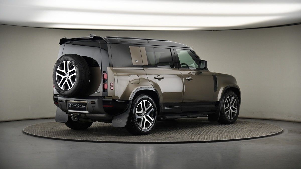 Land Rover Defender 110 Image 7