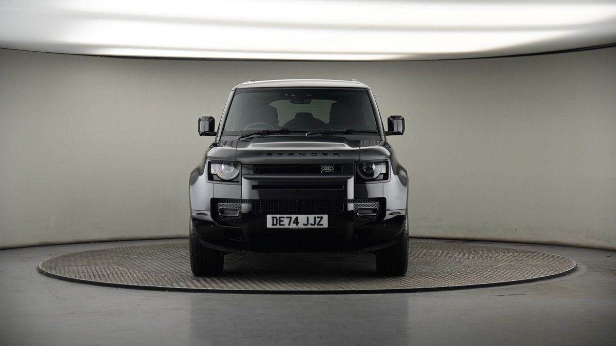 Land Rover Defender 110 Image 18