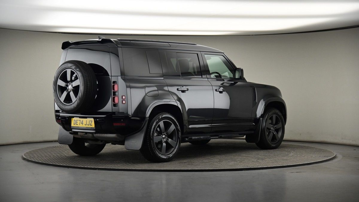 Land Rover Defender 110 Image 7