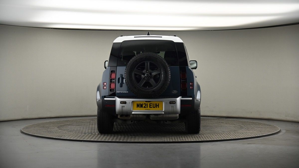 Land Rover Defender 110 Image 17