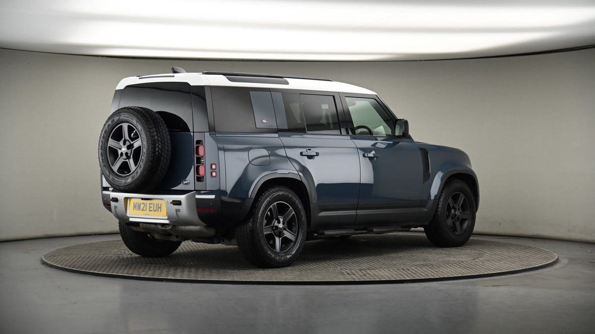Land Rover Defender 110 Image 7