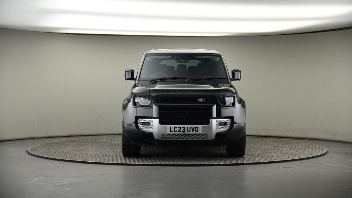 Land Rover Defender 110 Image 36