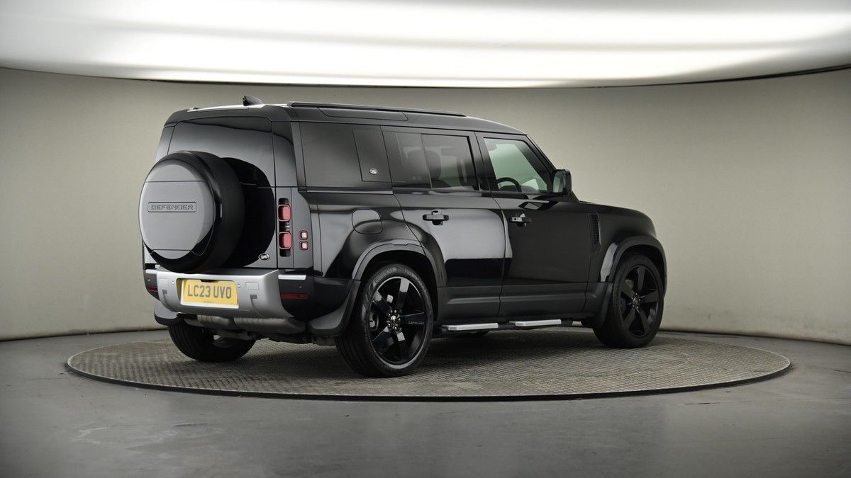 Land Rover Defender 110 Image 14