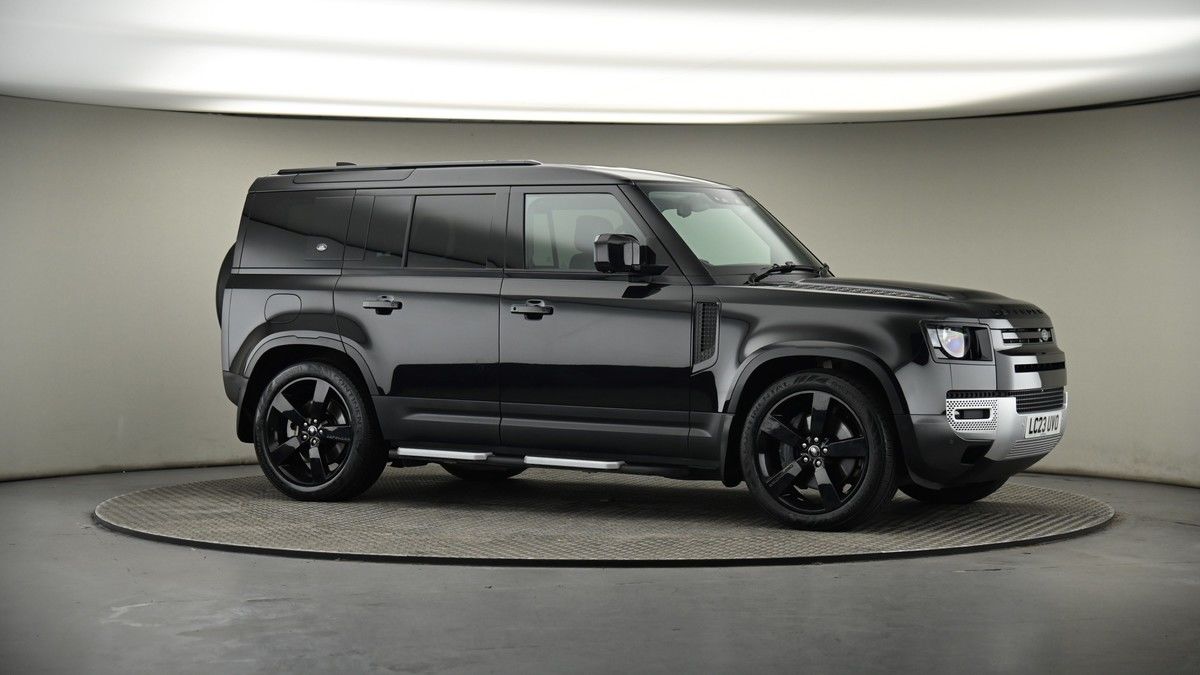 Land Rover Defender 110 Image 12