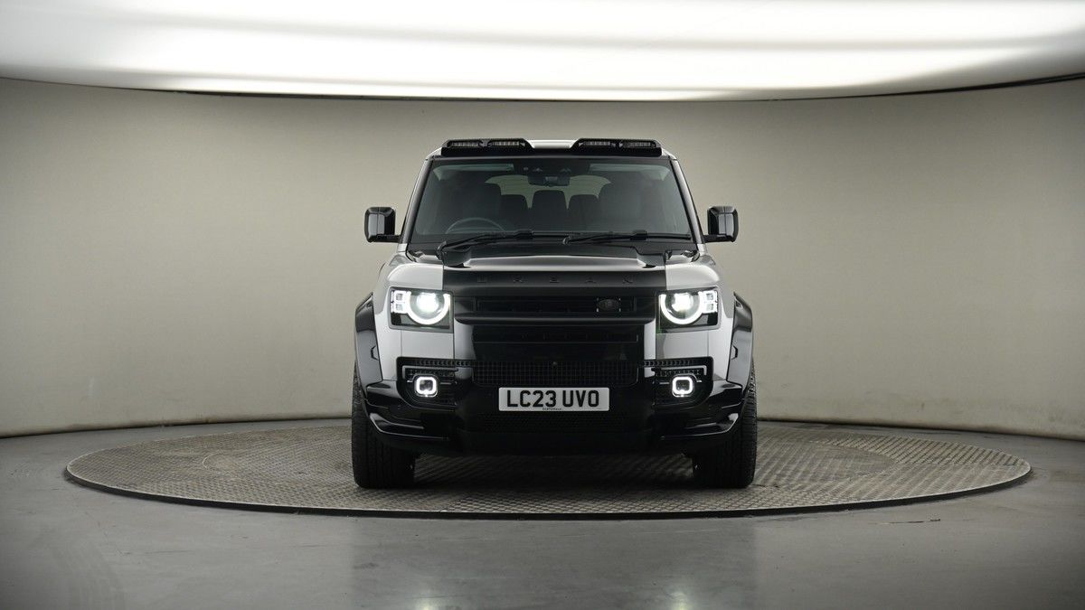Land Rover Defender 110 Image 35