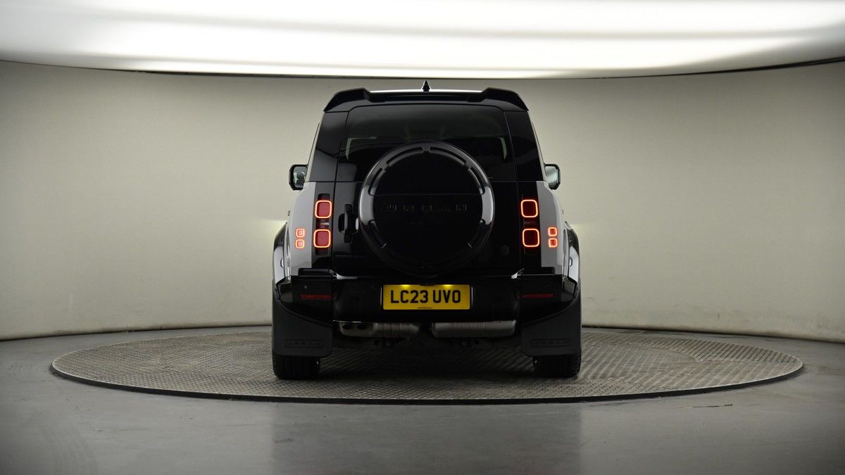 Land Rover Defender 110 Image 33