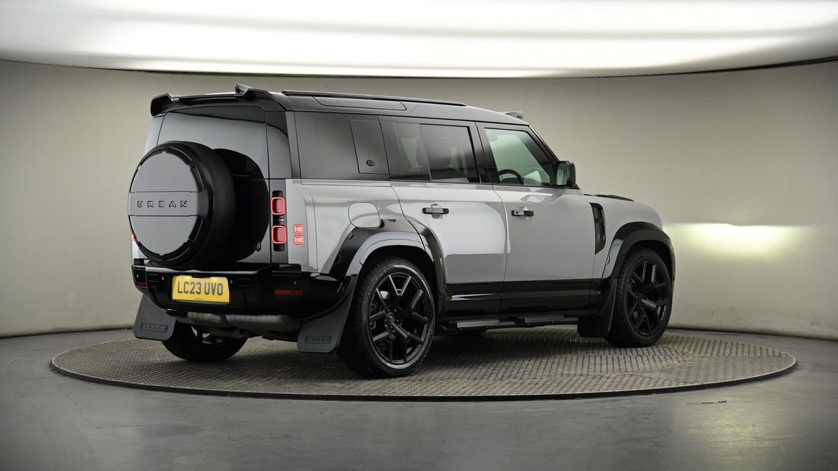 Land Rover Defender 110 Image 13