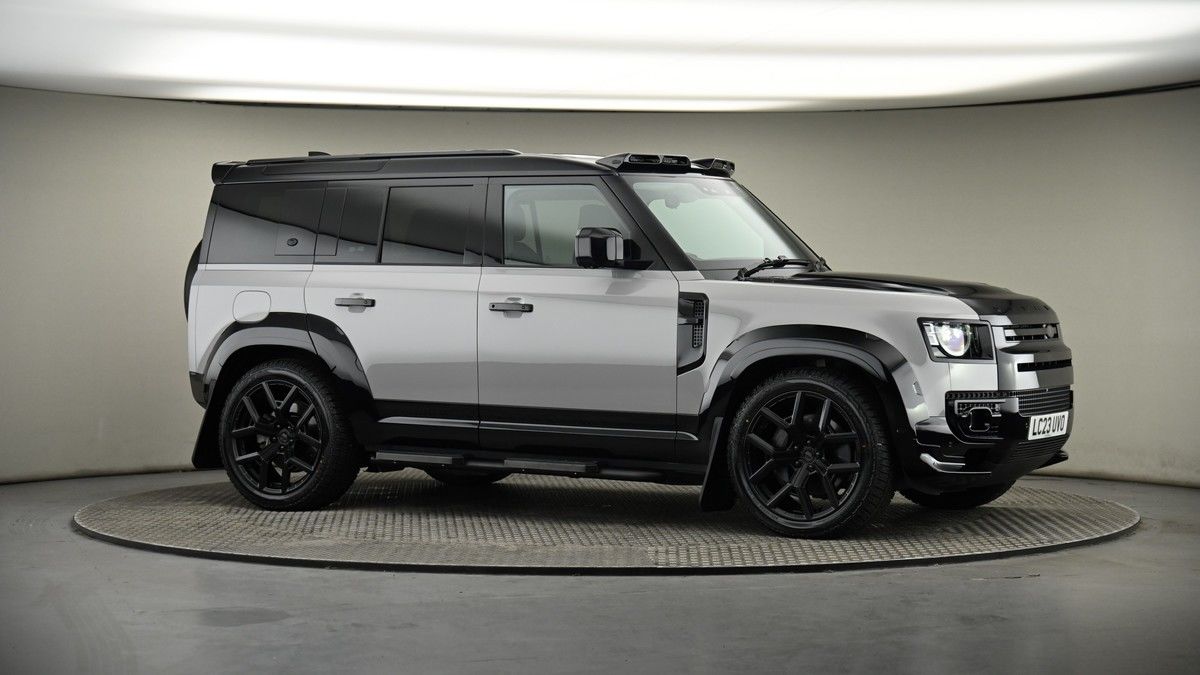 Land Rover Defender 110 Image 11