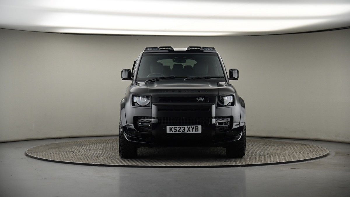Land Rover Defender 110 Image 18