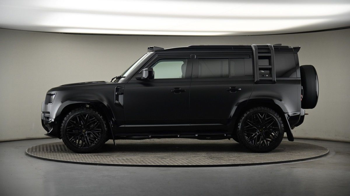 Land Rover Defender 110 Image 19