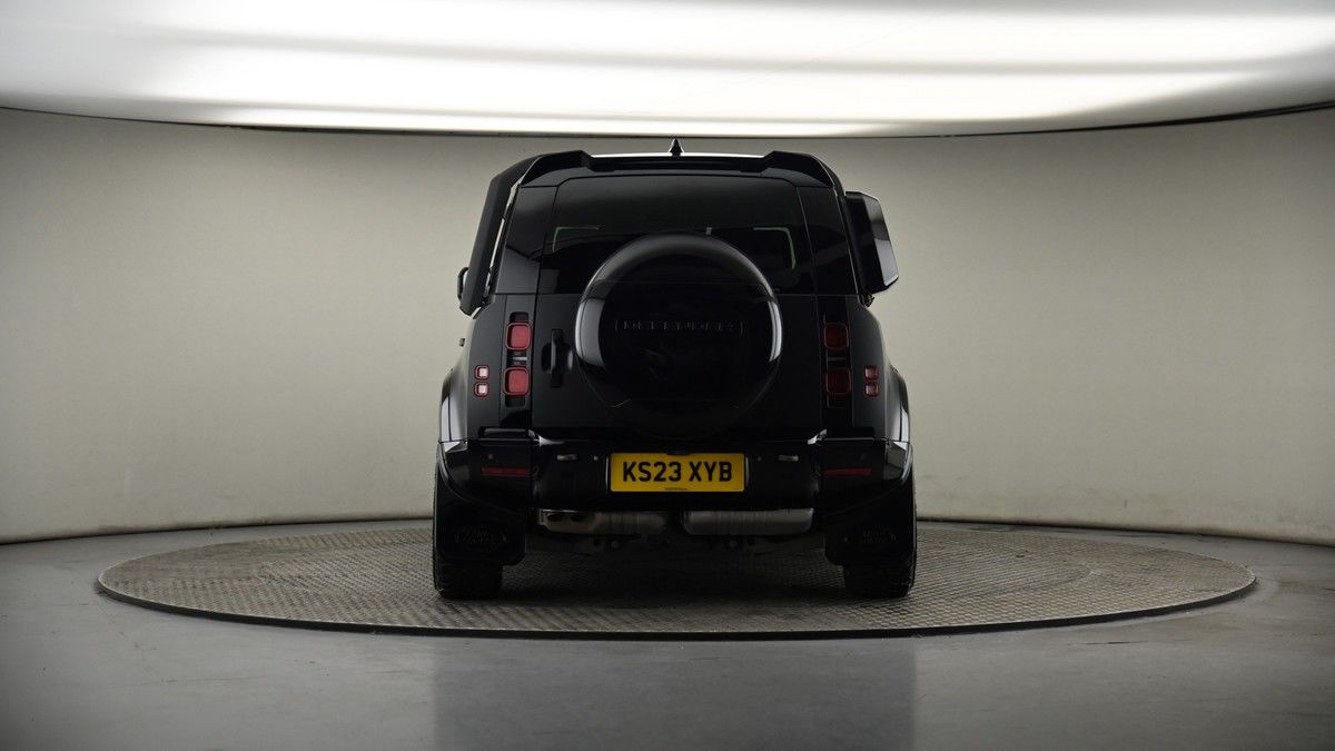 Land Rover Defender 110 Image 17