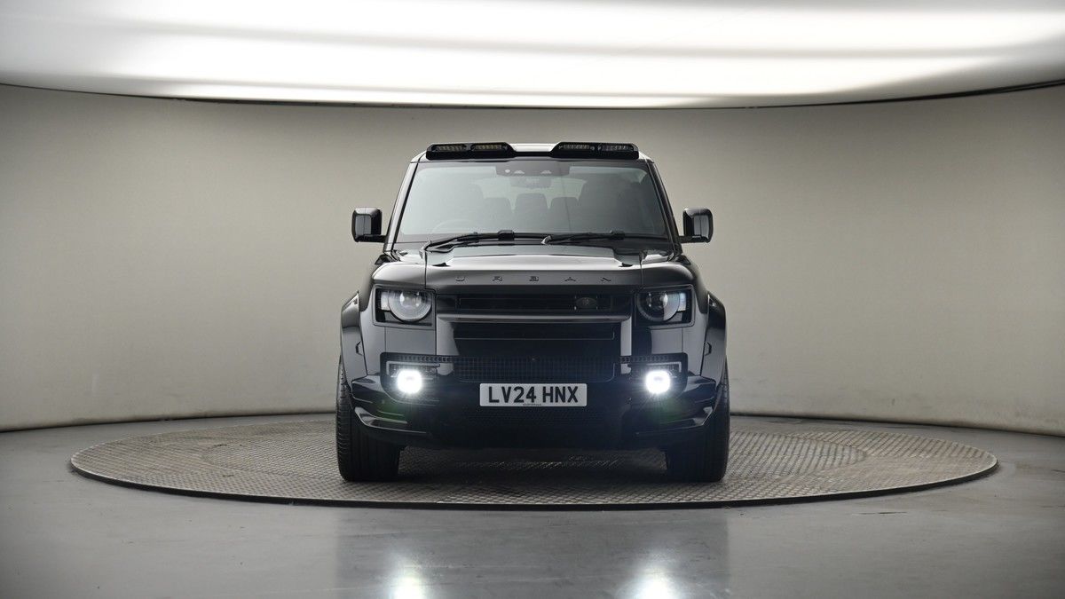 Land Rover Defender 110 Image 18