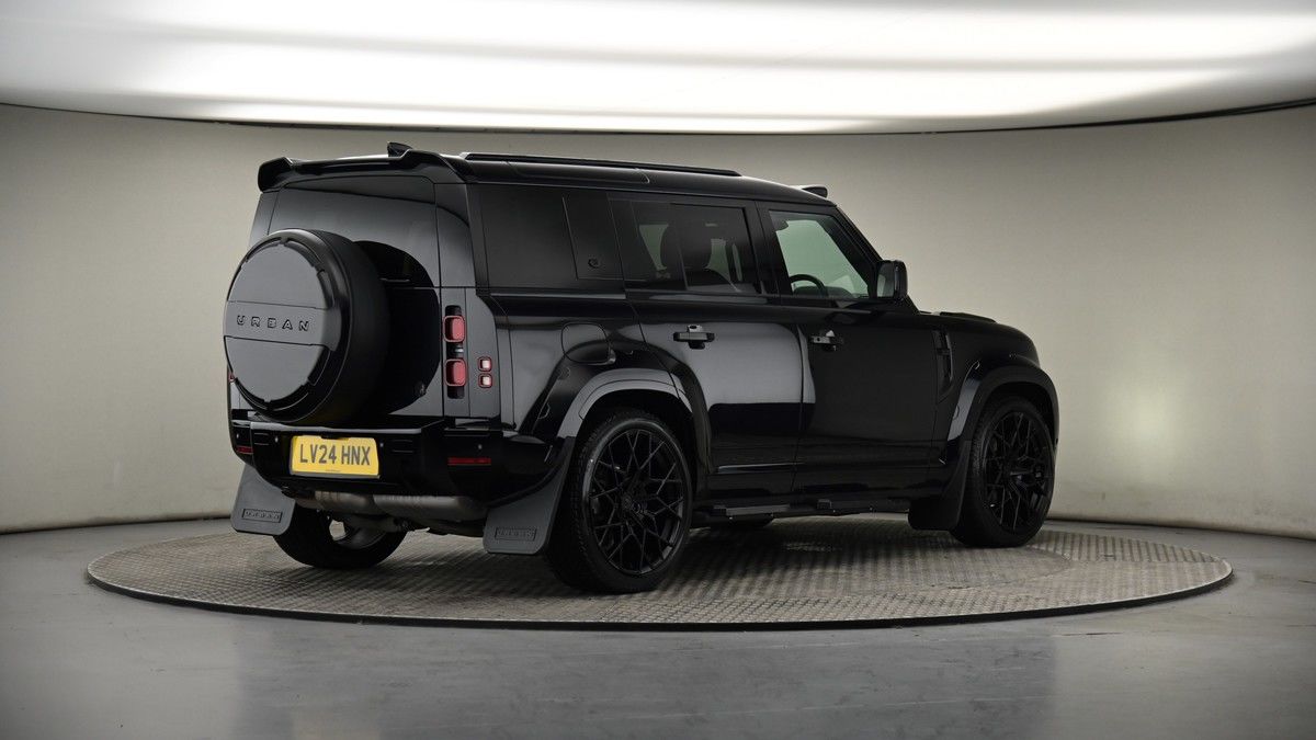 Land Rover Defender 110 Image 7