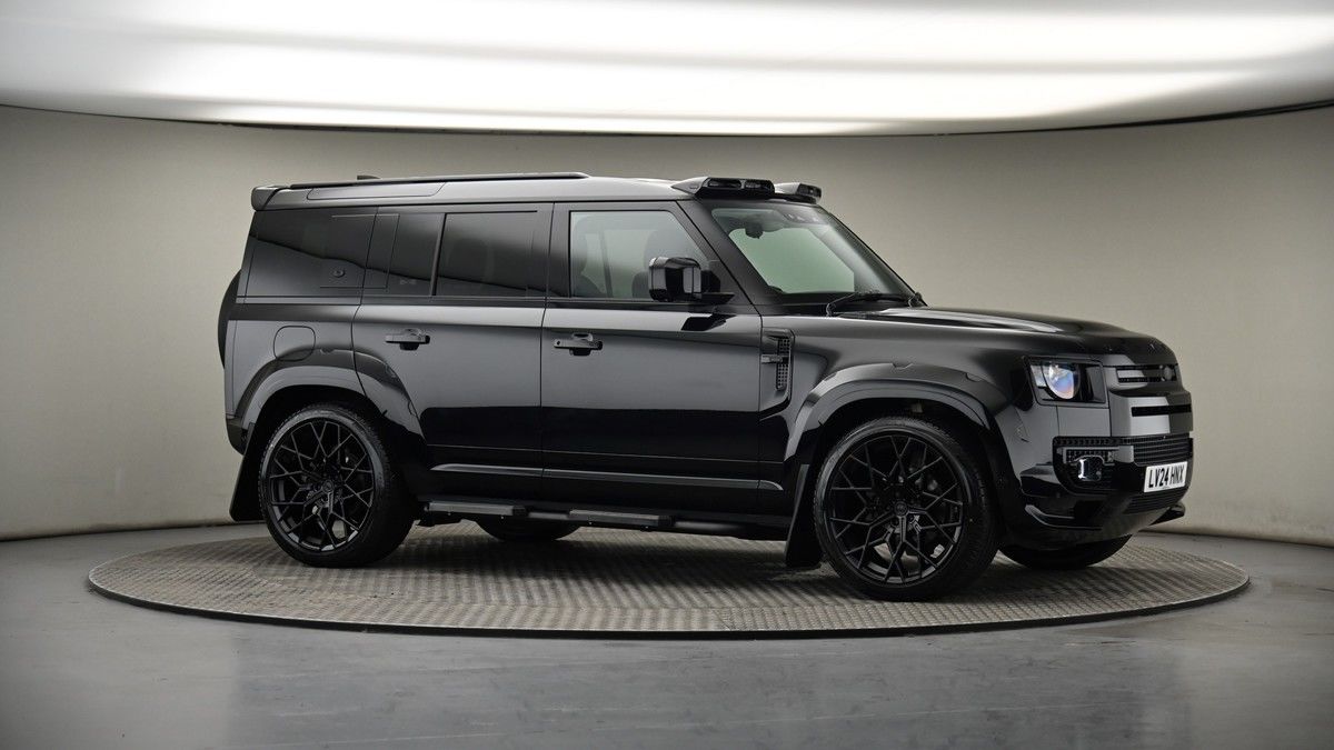 Land Rover Defender 110 Image 6