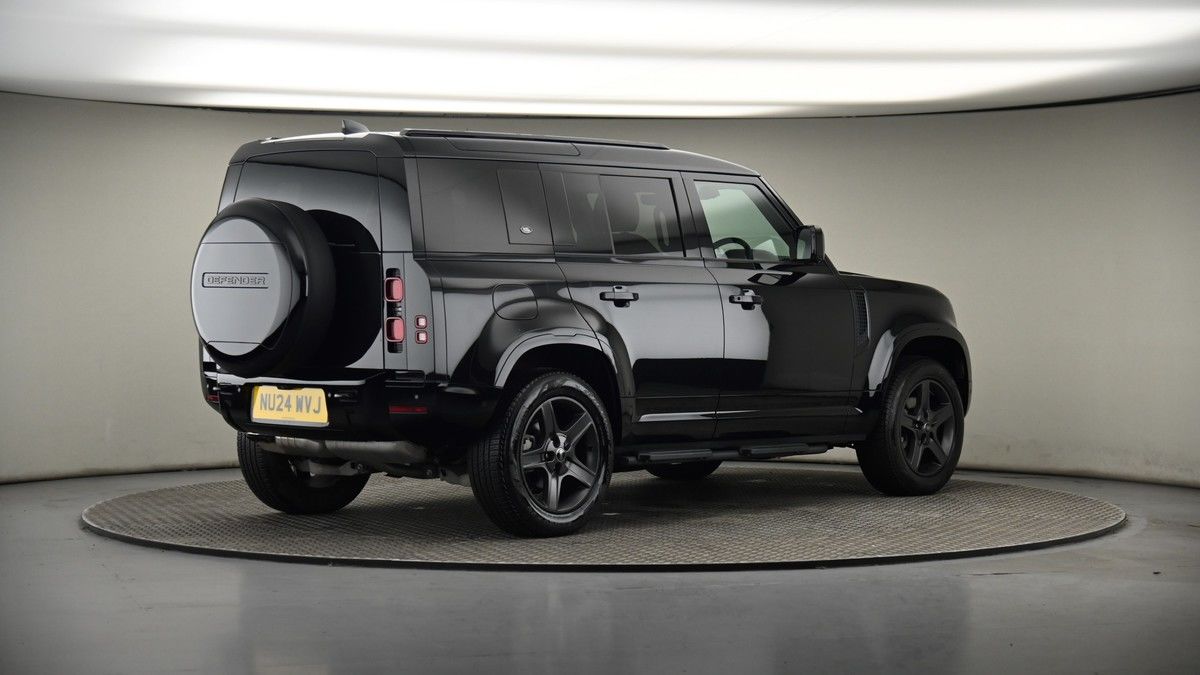 Land Rover Defender 110 Image 7
