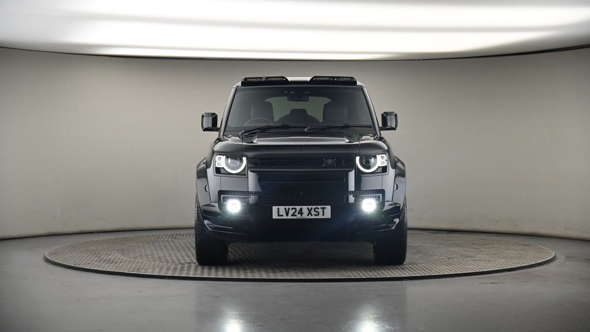 Land Rover Defender 110 Image 18