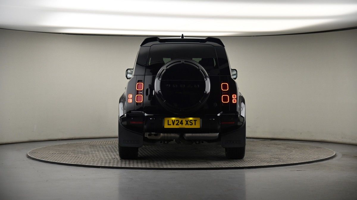 Land Rover Defender 110 Image 17