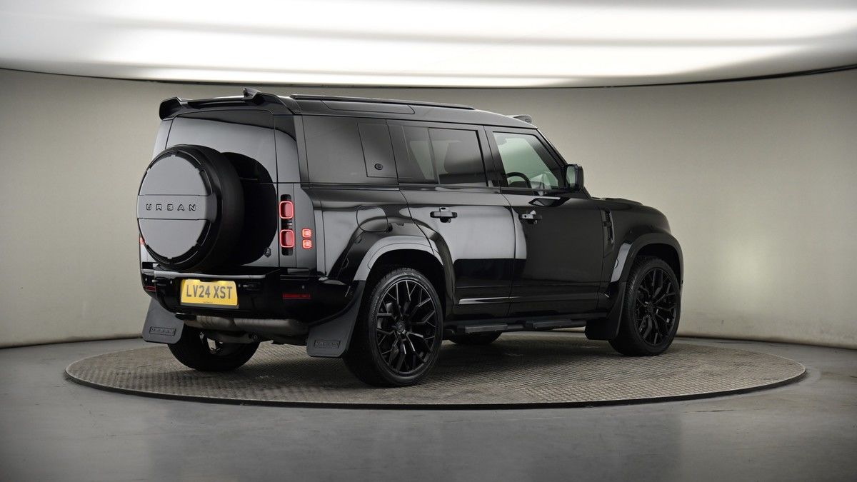 Land Rover Defender 110 Image 7