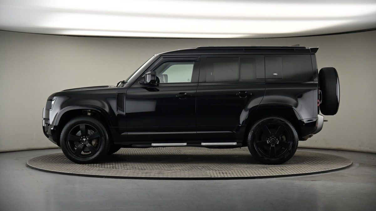 Land Rover Defender 110 Image 19
