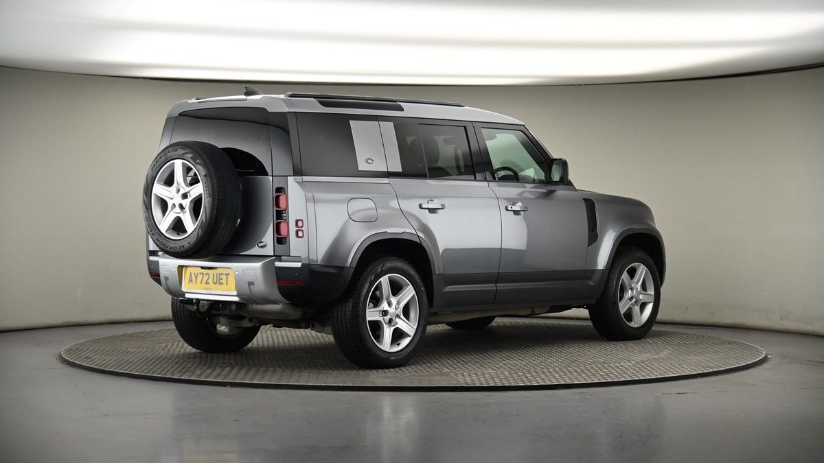 Land Rover Defender 110 Image 7