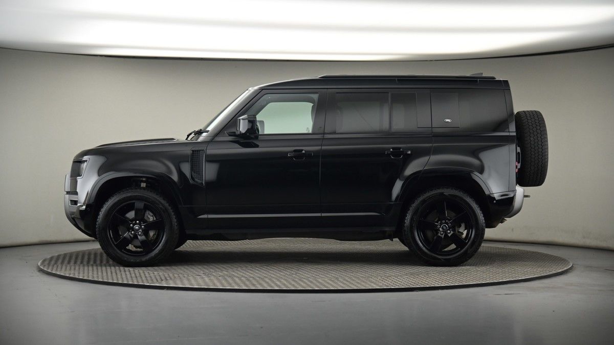 Land Rover Defender 110 Image 18
