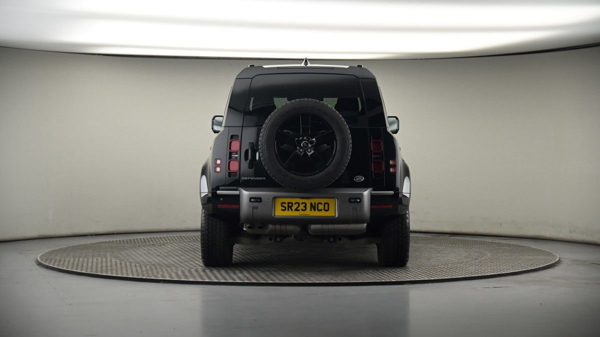Land Rover Defender 110 Image 16