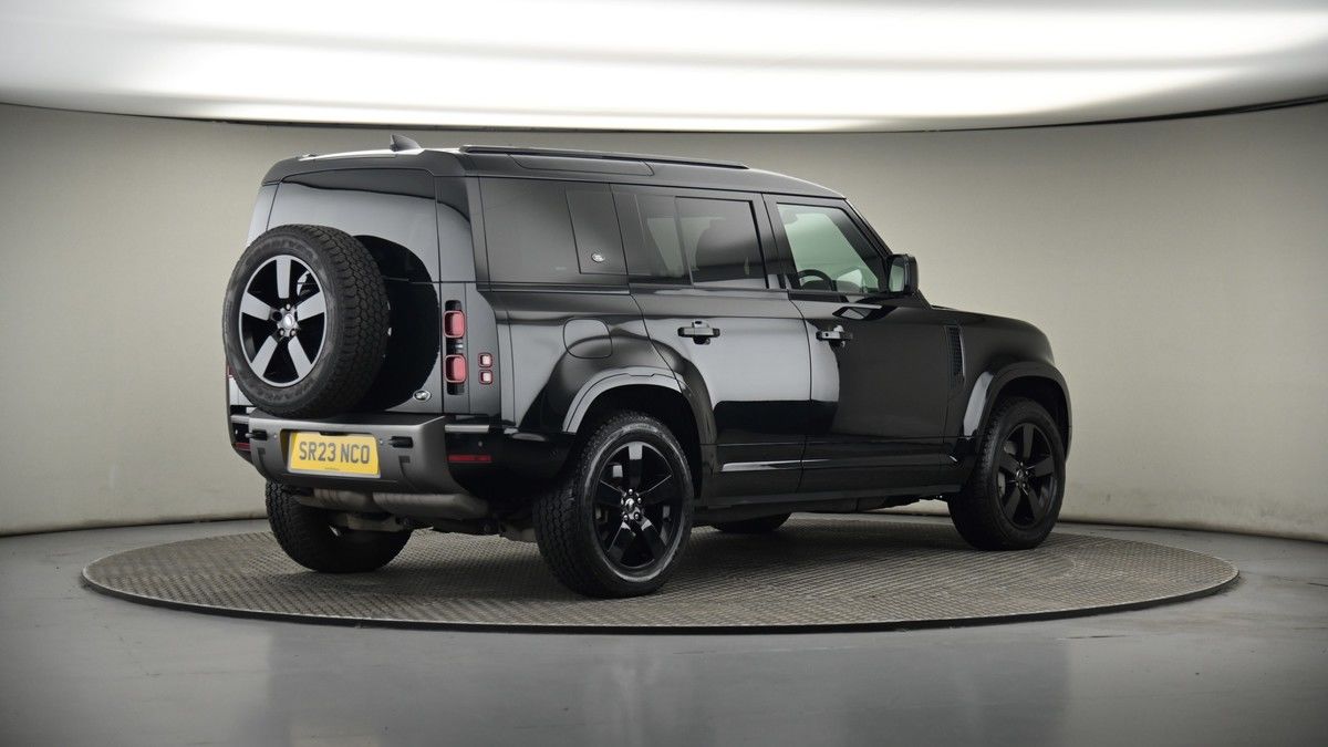 Land Rover Defender 110 Image 6