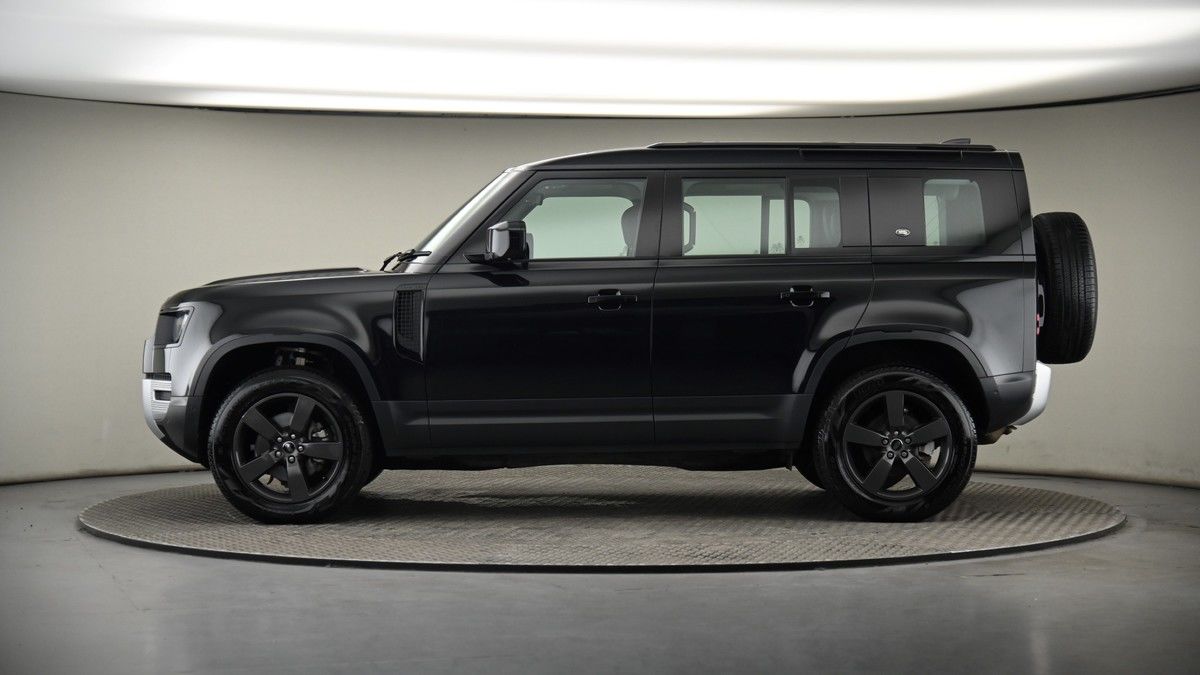 Land Rover Defender 110 Image 19