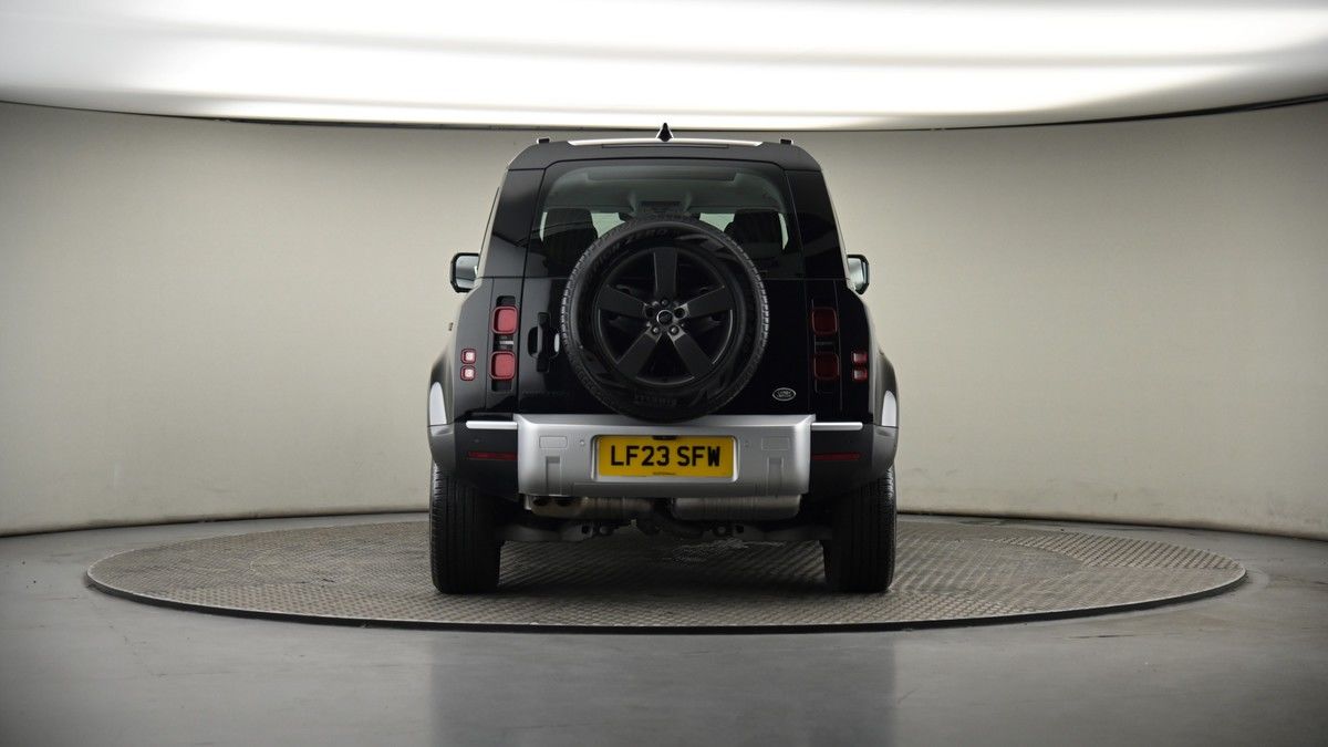 Land Rover Defender 110 Image 17