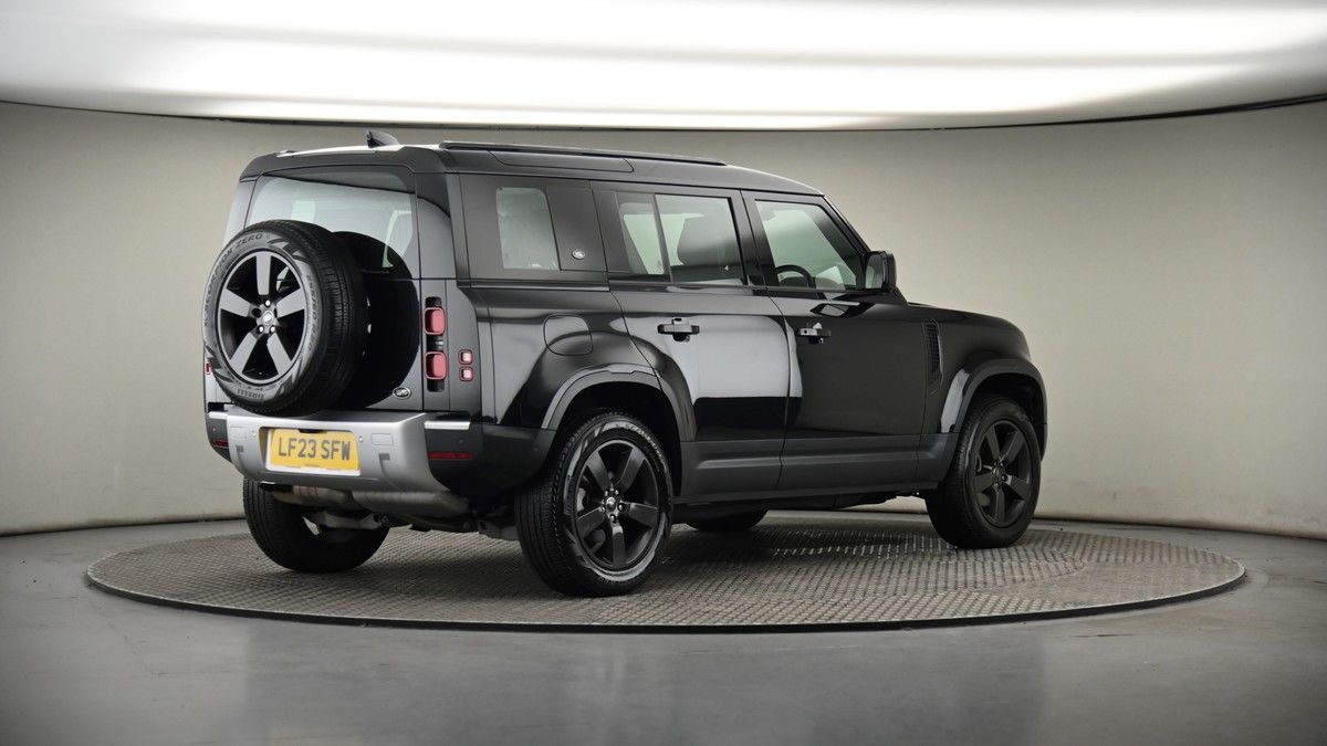 Land Rover Defender 110 Image 7