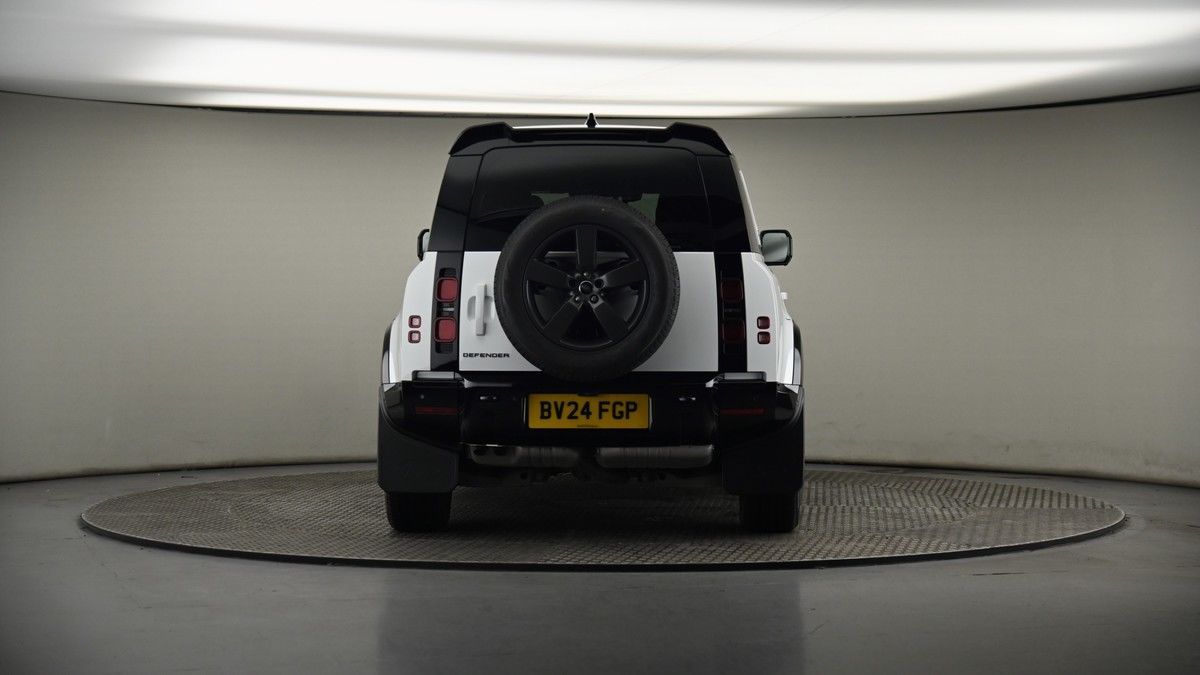 Land Rover Defender 110 Image 17