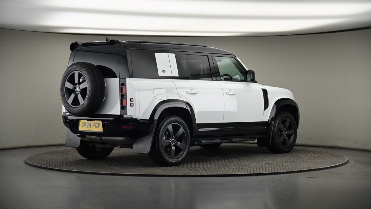 Land Rover Defender 110 Image 7