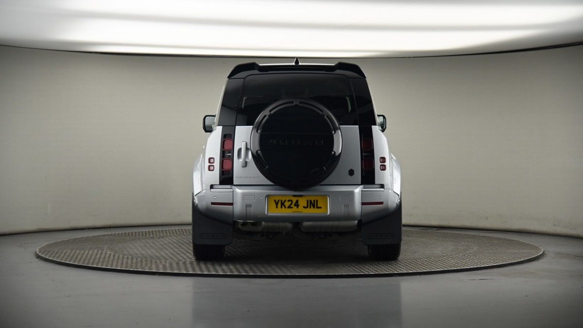 Land Rover Defender 110 Image 17