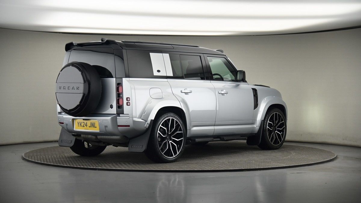 Land Rover Defender 110 Image 7