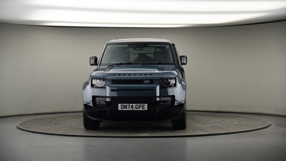 Land Rover Defender 110 Image 18