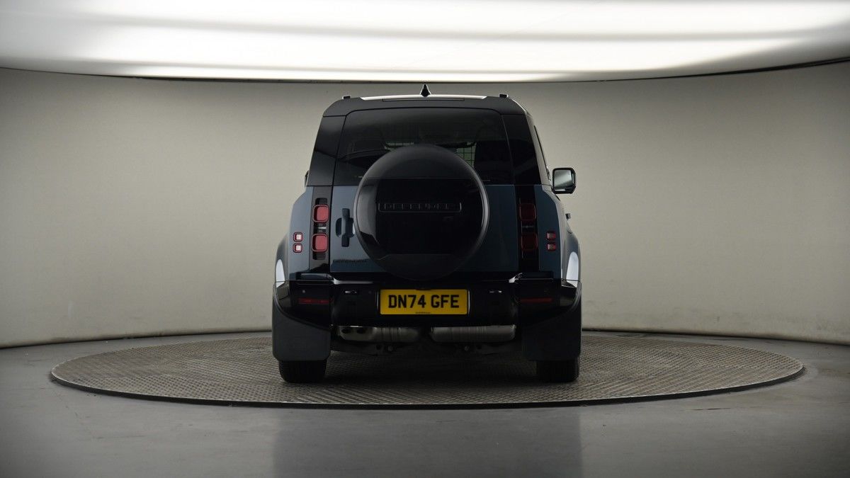 Land Rover Defender 110 Image 17
