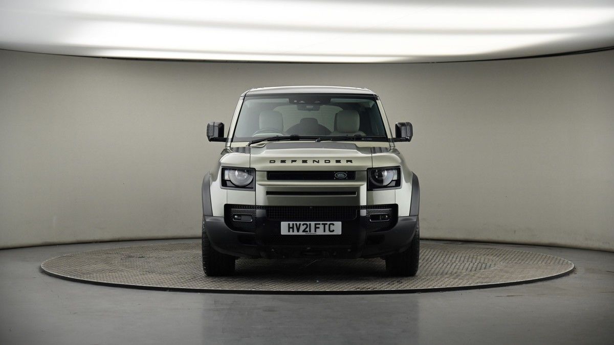 Land Rover Defender 110 Image 18