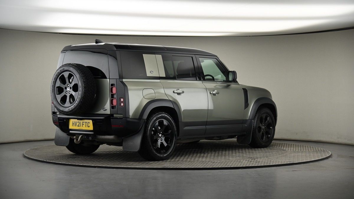 Land Rover Defender 110 Image 7