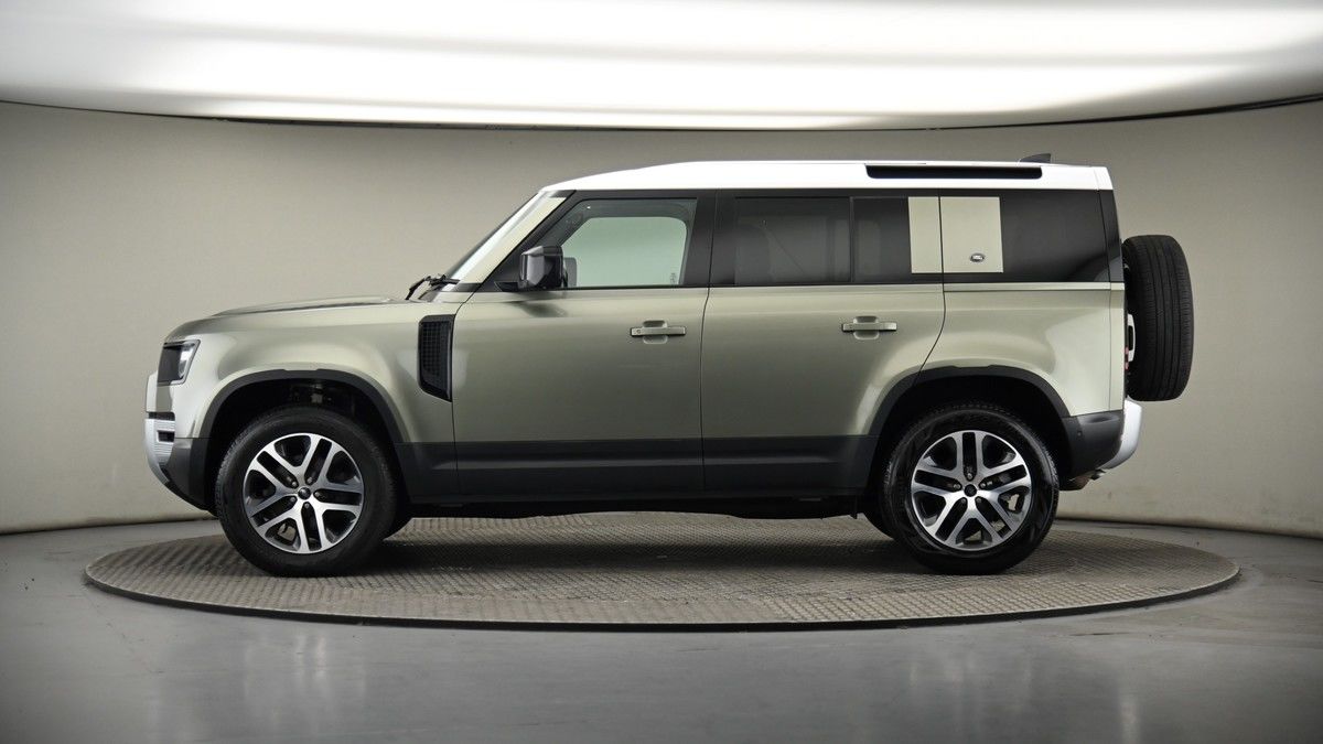 Land Rover Defender 110 Image 18