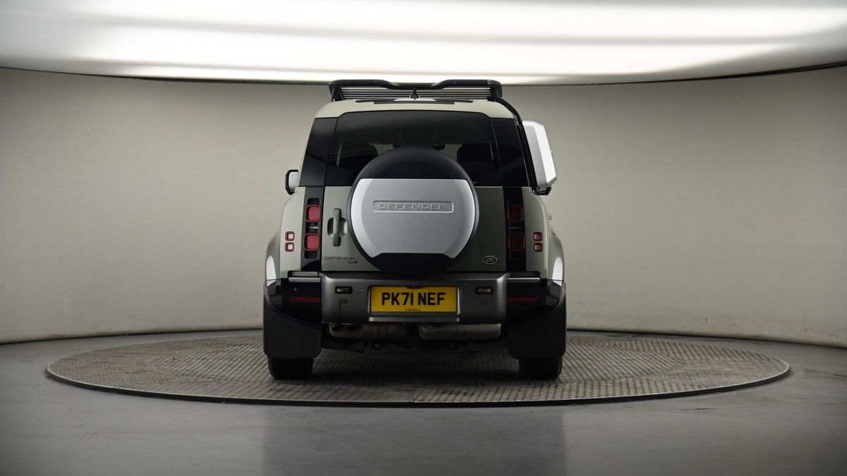 Land Rover Defender 110 Image 17