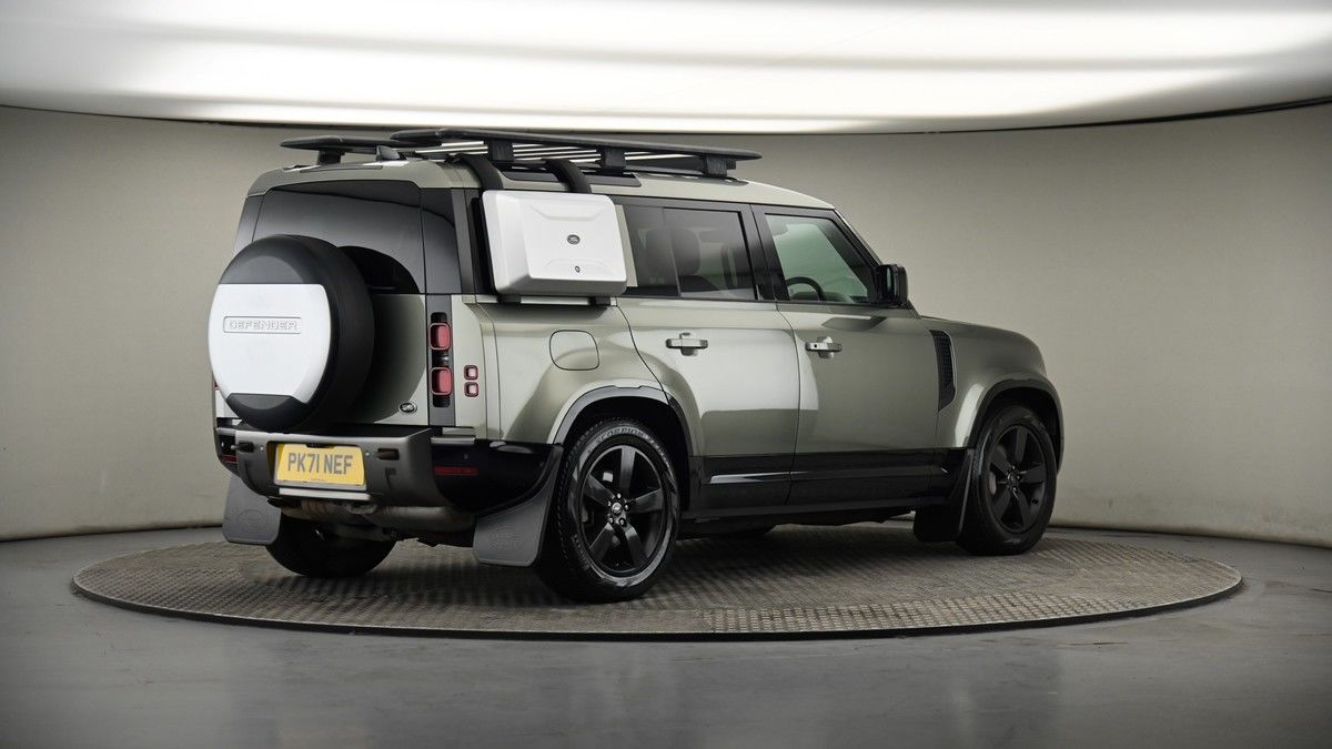 Land Rover Defender 110 Image 7