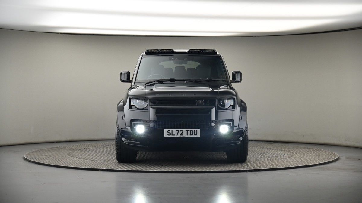 Land Rover Defender 110 Image 18